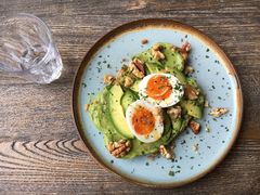 牛油果煮蛋吐司-RAC BAR(安福路店)