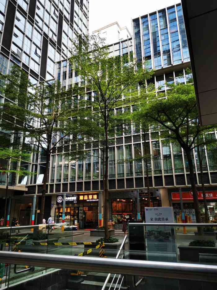 富力盈丰大厦a座-"来这里做美容,地理位置一般,距离体育西地.