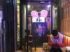 等位区-喝丢一只鞋海鲜烧烤·海肠捞饭(市场店)