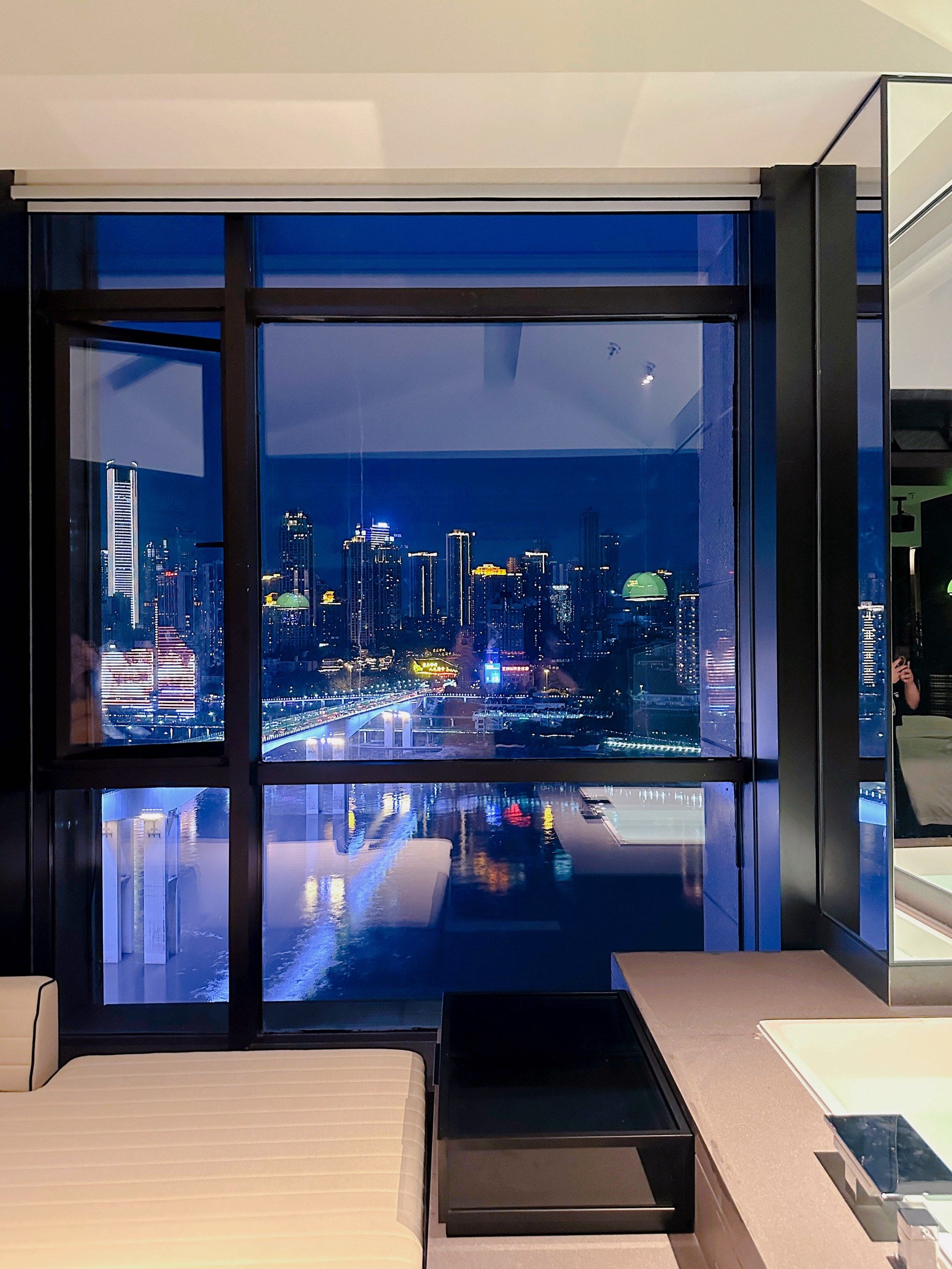 卧卧,重庆曼哈顿超出片的酒店