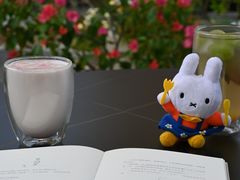 草莓拿铁-冬日咖啡