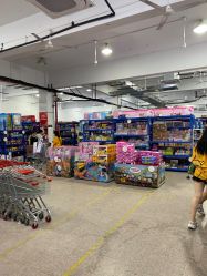 -逝水玩具折扣店