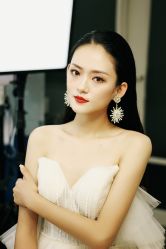 -红馆妆造(中央大街店)