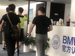 -上海宝信宝马4S店