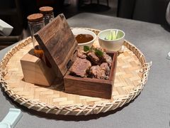 -左庭右院鲜牛肉火锅黑金店(陆家嘴中心店)