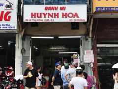 -Bánh Mì Huynh Hoa