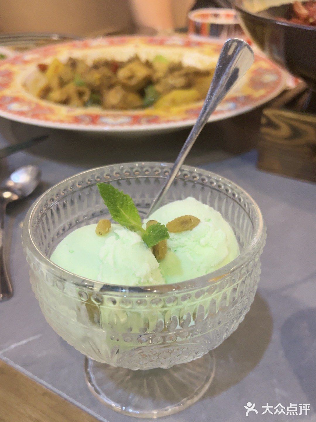 新疆菜中的辣子鸡很绝！