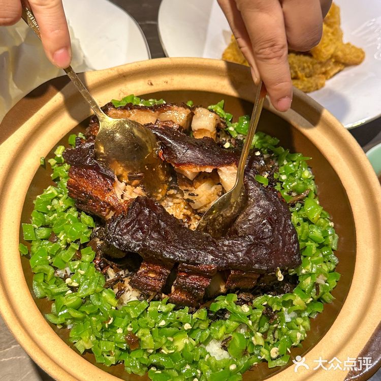 深圳的!梅干菜扣肉饭!好吃死了……