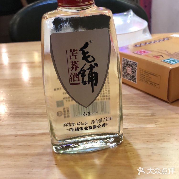 夏氏砂锅斜对面，很容易找