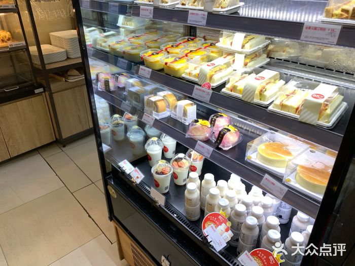 85度C(北京右安门外店)面包甜点陈列柜图片