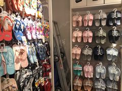 -名创优品(北京新中关购物中心地铁层店)