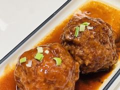 鸭蛋黄狮子头-梅飞酒家(名辉豪庭店)