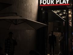 -FOUR PLAY BAR