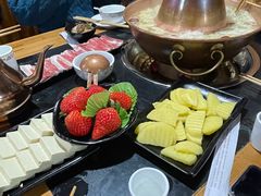 -果松木炭酸菜铜火锅·外婆参鸡汤