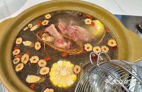 Five-fingered Mulberry Chicken Hot Pot