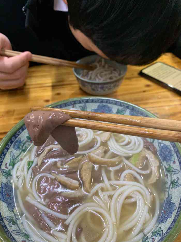 老仓桥猪脏粉"是一家宝藏店铺来的!原来只是路过,后来.