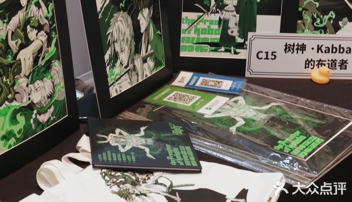 有趣！一个必须穿🟢或⚫️⚪️才能入场的展览