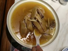 特色上汤人参鸡-百年恒益烧腊海鲜酒家·非遗传承(广州黄埔店)