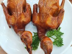 石岐乳鸽-轩记海鲜餐厅·四十五年老字号·经典粤菜(西区彩虹店)