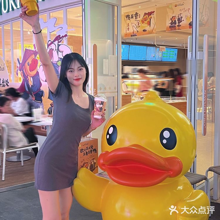 都给我冲奈雪新品‼️小黄鸭联名好喝&可爱