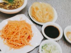 酸辣汤-李连贵酒家熏肉大饼(昆明街店)