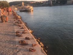 -多瑙河畔鞋履雕塑