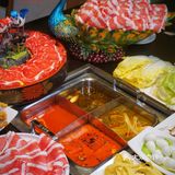 大口炫肉的过瘾四宫格|鸭血豆腐|扯面随便吃