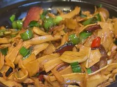 -渝是乎酸菜鱼·川渝小炒(新世界百货望京店)