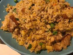 酸菜脆皮烧肉炒饭-港丽餐厅(高德置地店)