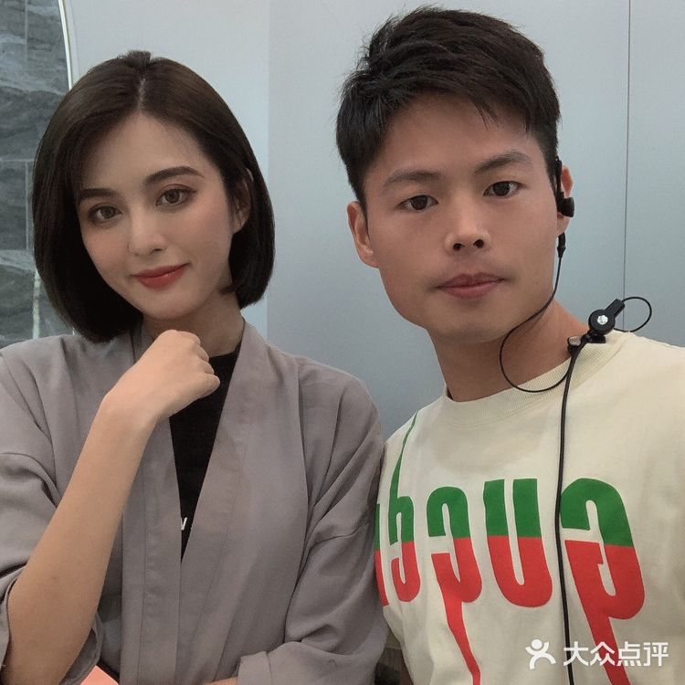 很火的广州校花胡森妹妹在长沙，烫头发、染头发、剪头发💇