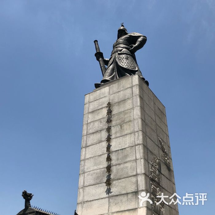 李舜臣雕像