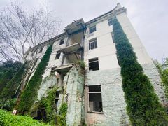 -四川汶川特大地震漩口中学遗址