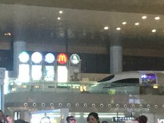 等位区-麦当劳(南京南站站外店)