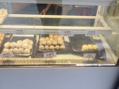 面包甜点陈列柜-许阿姨糕团店(南京总店)