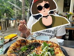 鳗鱼和牛油果双拼披萨-O'mills Sourdough Bakery&Bistro(永嘉路店)