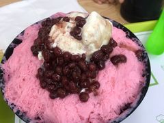 草莓牛奶红豆冰-MOMO冰品·生巧汤圆(红桥店)