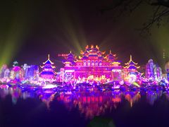 -淄博花灯齐彩城