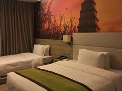 -西安大雁塔科技大学地铁站亚朵酒店