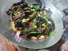 干锅茶树菇-威坪饭店