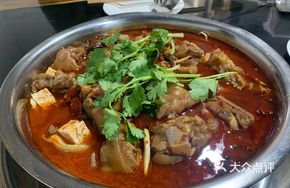 Pork Trotter and Mushroom Hot Pot