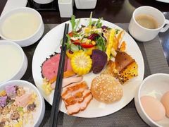 -天津京基皇冠假日酒店