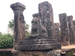 -波隆纳鲁沃古城皇家宫殿