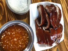 -黄记四更烤乳猪店