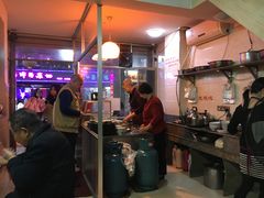 等位区-松树干拌面店