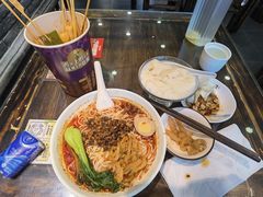 重庆小面-张氏宽窄巷成都名小吃(茂业百货华强北店)