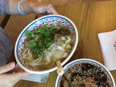 -鑫花溪牛肉米粉(人民广场店)