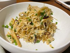香葱拌笋衣-小大董·烤鸭(王府井apm店)