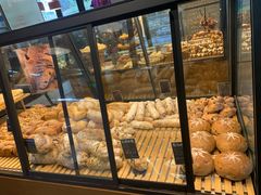 面包甜点陈列柜-Dough&Joe团憩(瑞虹天地月亮湾店)