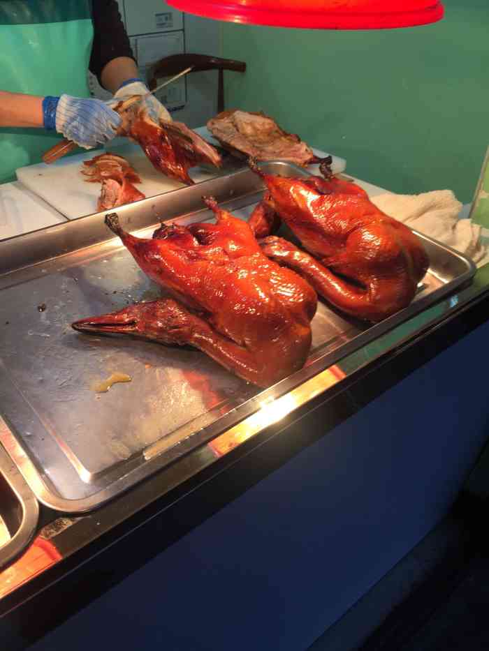 鸿运烤鸭-"听别人推荐的烤鸭店,离我家不是很远,就来.