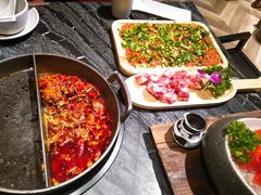 绝代双椒小嫩牛-热火朝天鲜切牛肉火锅(南强街巷店)